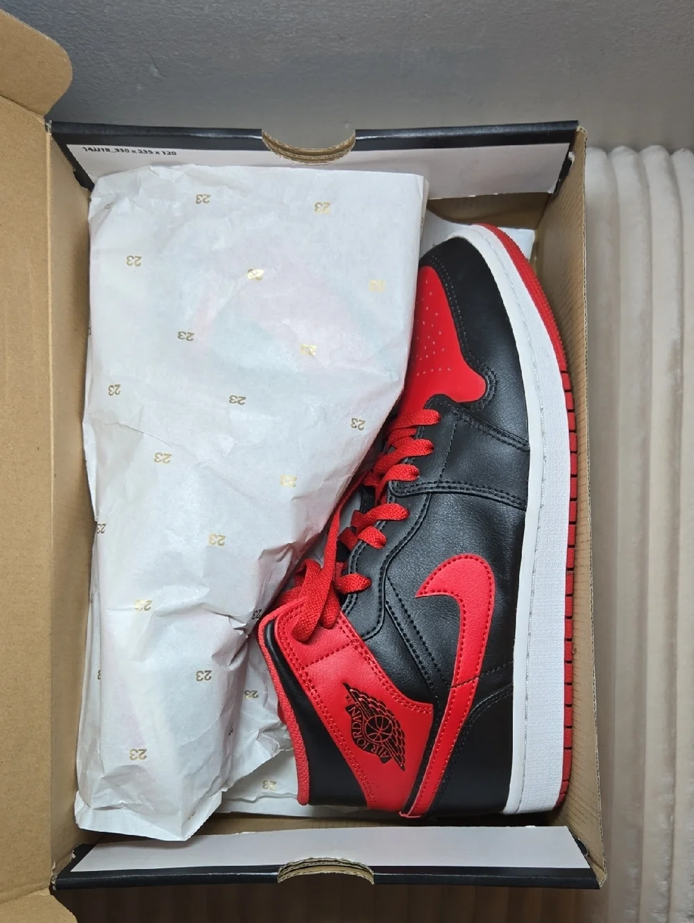Jordan Air Jordan 1 Mid Alternate Bred Sneakers Colorway Black/Fire Red/ White